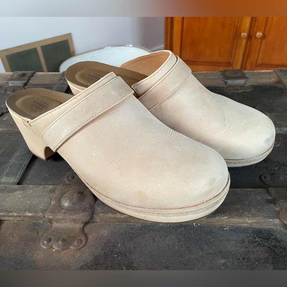 CROCS light tan Suede Triple Comfort Sarah Slip On Mule Clogs size 11w